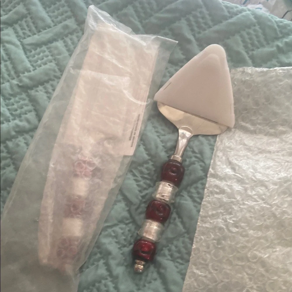 The Pampered Chef Red and Silver Cake Server